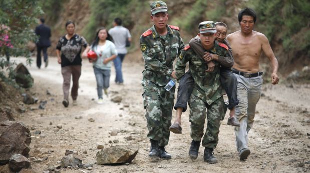 China: aumenta a 381 el número de muertos por terremoto