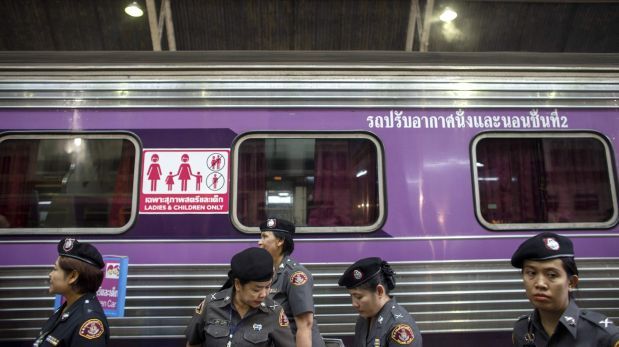 Tailandia estrena vagones de tren solo para mujeres