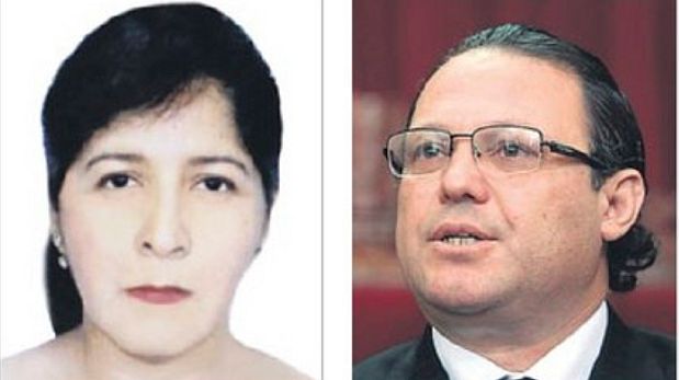 Gladys Lllanos (izquierda) comunicó al JNE que el nuevo abogado de Burgos será el ex magistrado Carlos Mesía (derecha). (Fuente: Reniec)