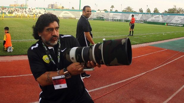 Resultado de imagen para maradona mujeres futbol