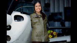 La asombrosa historia de la mujer piloto sin brazos