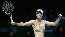 Wozniacki sorprendió a Sharapova en el Masters de Singapur