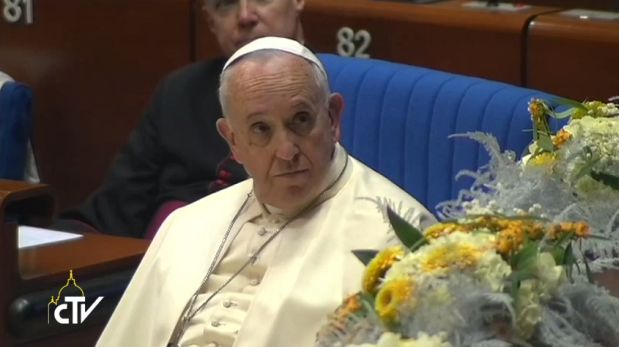 YouTube: tres minutos de ovación al papa Francisco en Europa