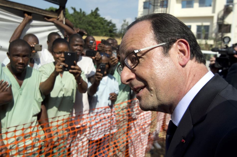 François Hollande visitó Guinea, la cuna del ébola
