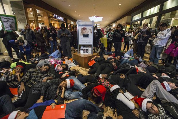 Michael Brown: Cientos sabotean el Black Friday en Ferguson
