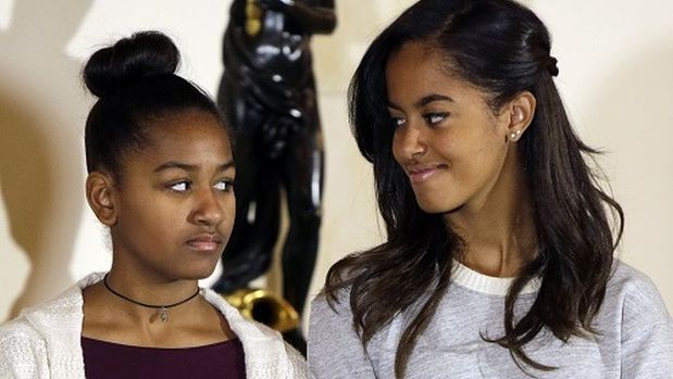 Renunció mujer que criticó falta de "clase" de hijas de Obama