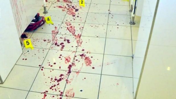 La mujer con niqab escapa del supermercado luego de asesinar a una estadounidense. (Reuters).