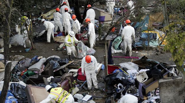 Desmantelan el campamento de indigentes más grande de EE.UU.