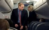 Príncipe Guillermo viajó en avión comercial en EE.UU.
