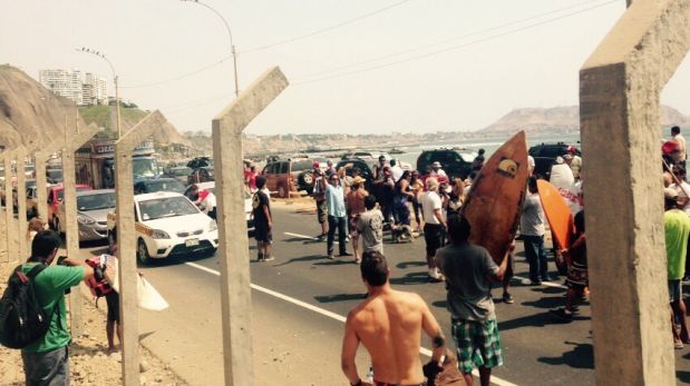 La protesta en la Costa Verde bloqueó parcialmente el circuito de playas. (WhatsApp / El Comercio)