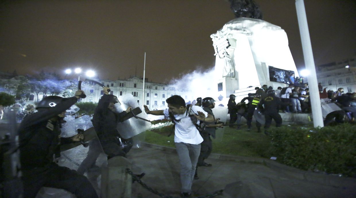 El violento final de la segunda marcha juvenil en Lima (Fotos)