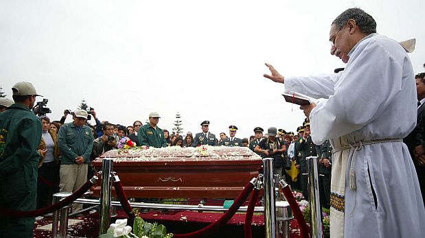 El comandante PNP murió acribillado en una pollería en la víspera de Año Nuevo. (Andina)