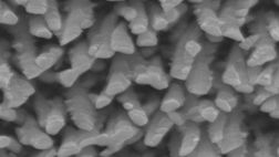 Crean nanoestructuras de titanio para implantes óseos