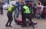YouTube: policías bolivianos sufren graciosa caída en el Dakar
