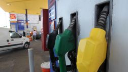 Segura: Caída del precio del petróleo sí se traslada a usuarios