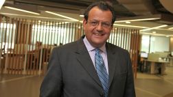 "Va a haber una presión para renegociar contratos petroleros"
