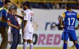 Ronaldinho firmó autógrafo a hincha en pleno partido en México