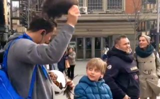 Cristiano Ronaldo se disfraza y da sorpresa a un niño en Madrid