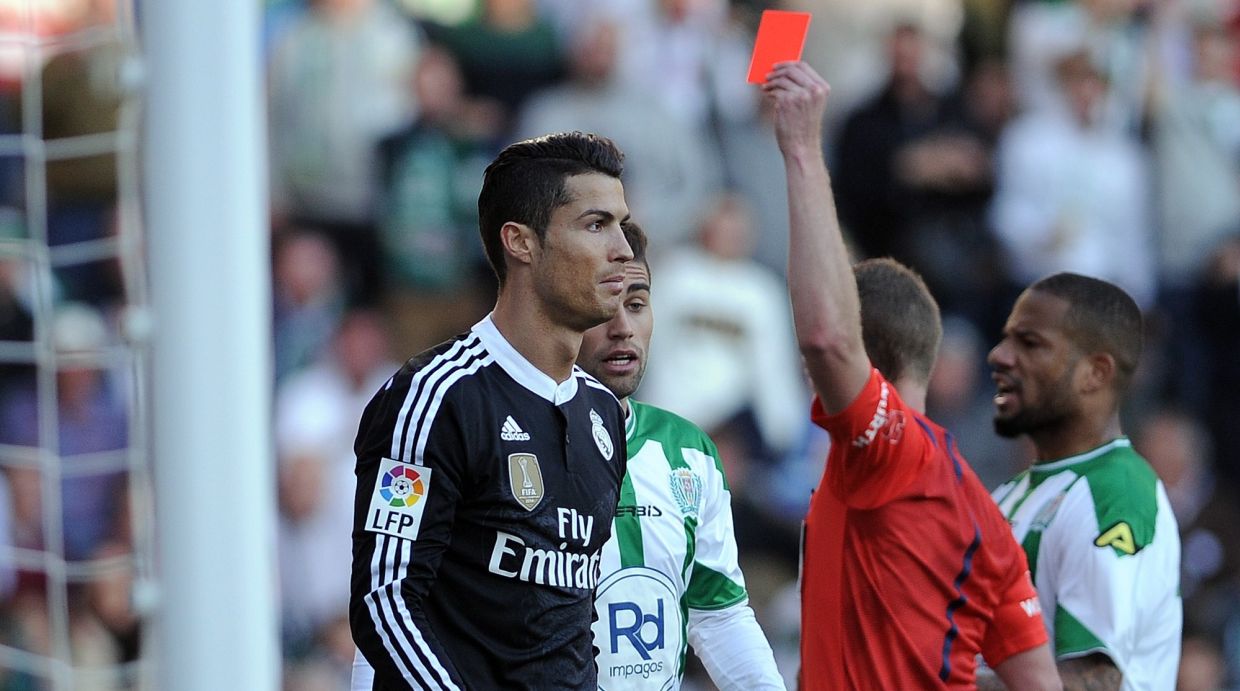 Cristiano Ronaldo: agresión y cinismo del portugués (FOTOS)