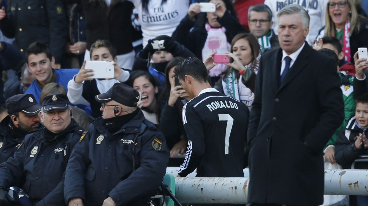 Cristiano Ronaldo: agresión y cinismo del portugués (FOTOS)