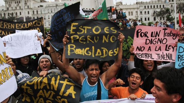Luego de cinco marchas de protesta, el Congreso derogó la llamada 'Ley Pulpín'. (Foto: Archivo El Comercio)