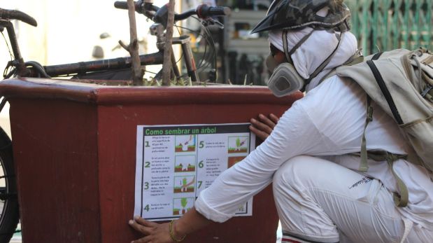 Singular activista medioambiental llamó la atención en Trujillo