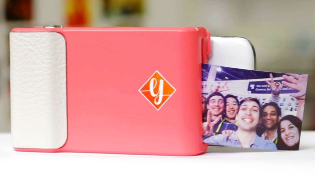 Con esta carcasa para smartphone imprimes fotos como Polaroid