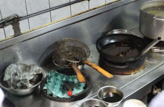 Pollería y chifa de Los Olivos clausurados por falta de higiene