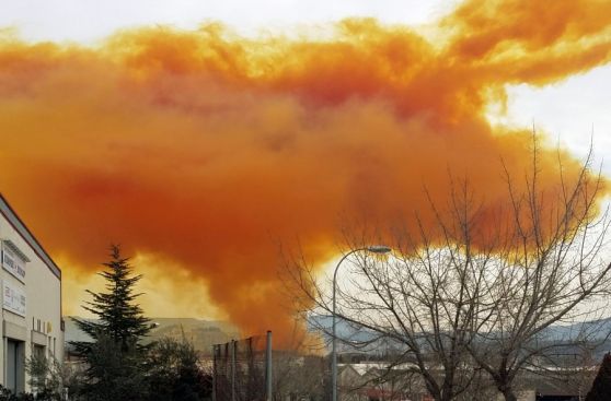 España: impresionante nube tóxica sembró pánico en Barcelona