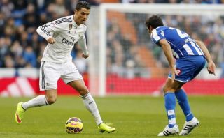 Real Madrid: Cristiano elude a rival con elástica por la huacha