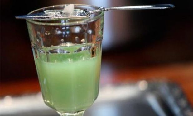 Advierten que licor "absenta" es altamente nocivo para la salud