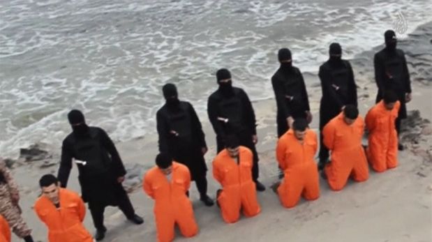 Egipto atacó al Estado Isámico en Libia por decapitación masiva