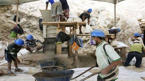 Puno: 400 mineros informales iniciaron proceso de formalización