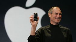 Steve Jobs tendría hoy 60 años: ¿Cómo lanzó el primer iPhone?