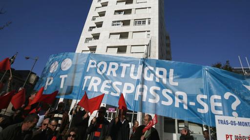 Portugal enfrenta alto desempleo y bajo crecimiento.