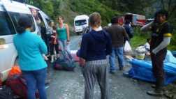 Turistas que iban al Manu quedaron varados por colapso de vía