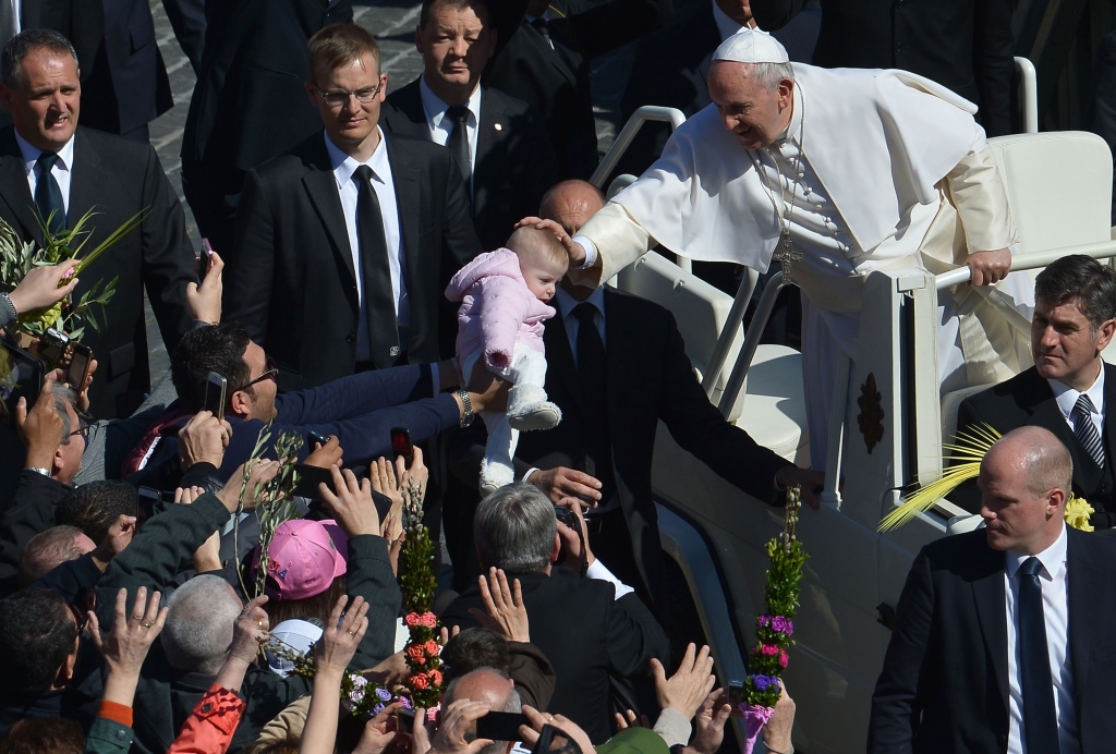 El Papa Francisco celebró Domingo de Ramos entre una multitud