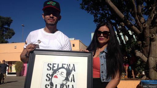 Francisco asistió a un homenaje en Los Ángeles con un cuadro con el rostro de Selena que él mismo había pintado.