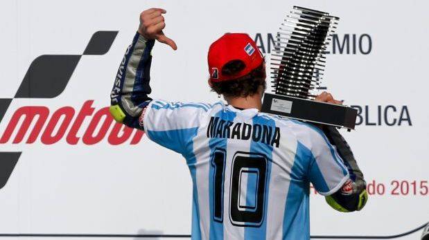 Resultado de imagen de rossi camiseta de maradona