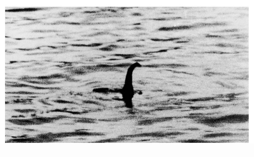 Fotografía realizada por Robert Kenneth en la que supuestamente se veía al monstruo del Lago Ness.