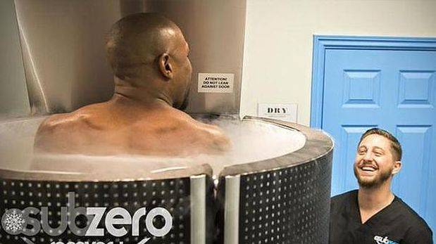 Floyd Mayweather se da baños a 220° bajo cero como preparación