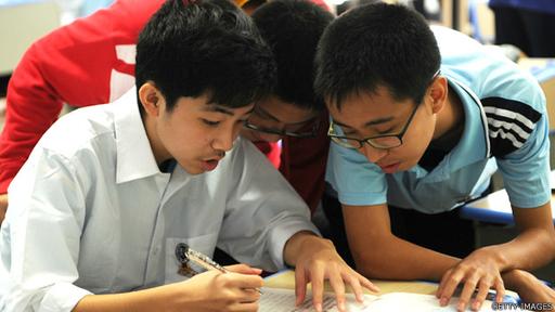 Clase en Shanghai, el número uno en matemática en las pruebas PISA. Los ocho primeros lugares en matemática fueron ocupados por sistemas asiáticos.
