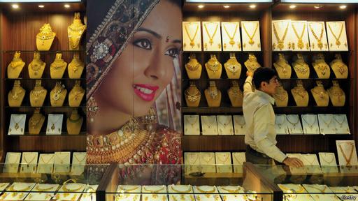 En India abundan las tiendas de oro: ¿riqueza de Dios?