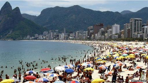 Otras empresa apuestan por salir del estudio y hacer fotos en las playas brasileñas.