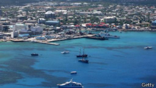 Los fiscales aseguran que los acusados ayudaron a crear una empresa fantasma en las Islas Caimán a la que canalizar los supuestos secretos comerciales.