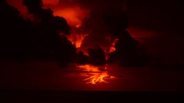 Erupción del volcán Wolf. (Foto: AFP)