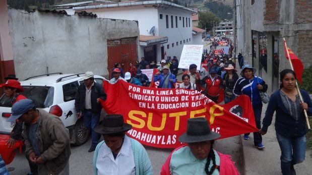 Apurímac: maestros en huelga anuncian toma de principales vías