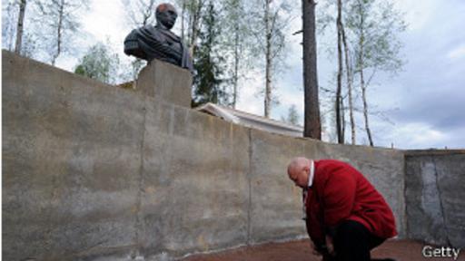 El presidente de Rusia, Vladimir Putin, también tiene sus propias estatuas. La villa de Agalatovo, a 30 km de San Petersburgo, inauguró este busto el pasado mayo.