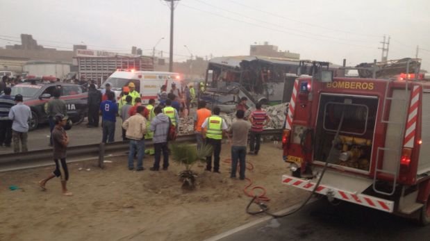 Panamericana Sur: 15 heridos por choque entre bus y camión
