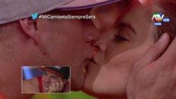 "Combate": Alejandra Baigorria besó a Pancho Rodríguez en vivo